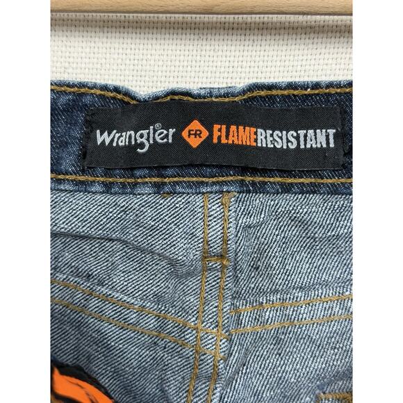 Wrangler FR Blue Jeans Women’s Sz 11 34x30 Flame Resistant Straight Leg - Picture 5 of 13